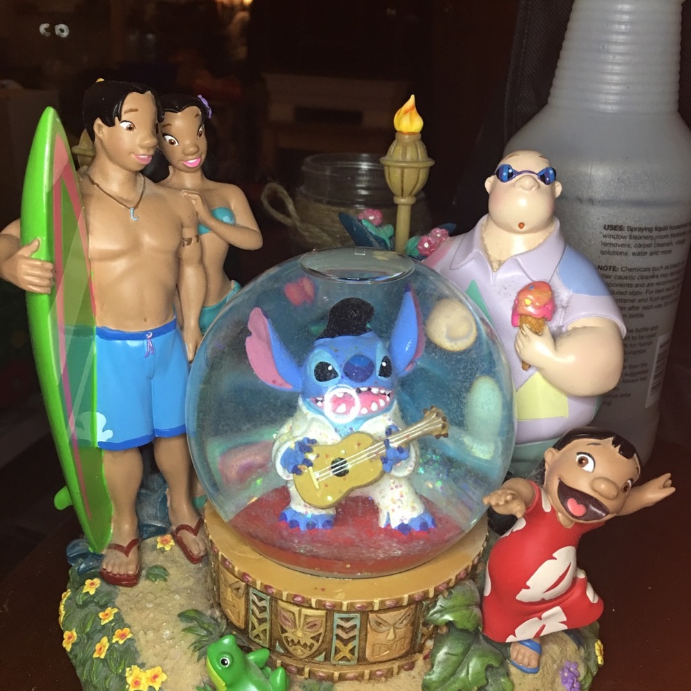 Disney Lilo and Stitch Snowglobe - Stitch Elvis